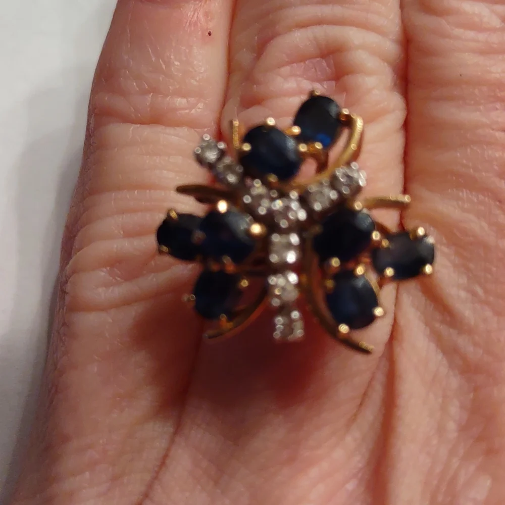 Blue sapphire And diamond ring 14 kt yellow gold